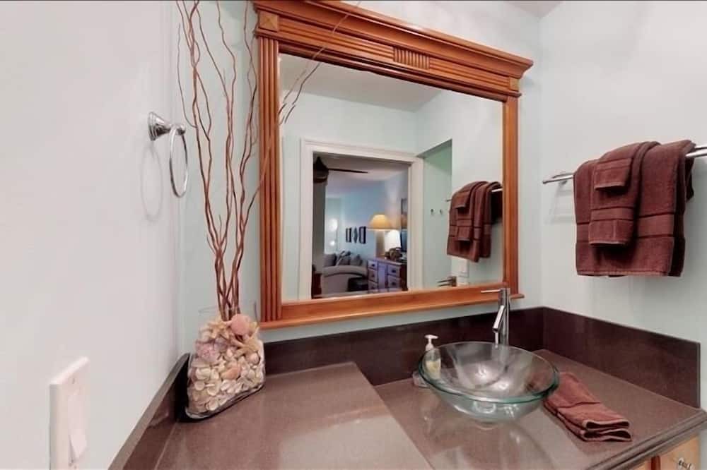Photo of Bathroom in Isles of Capri