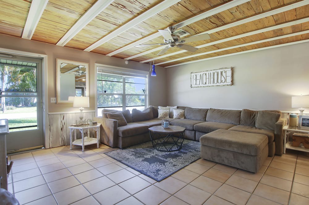 Photo of Livingroom in Jupiter