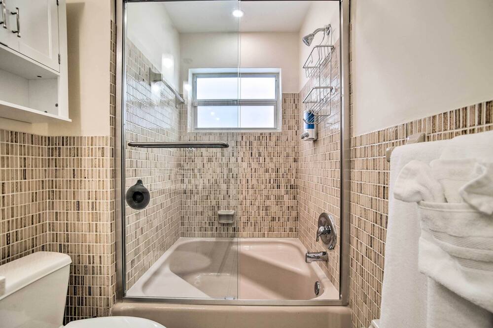 Photo of Bathroom in Coral Ridge Isles