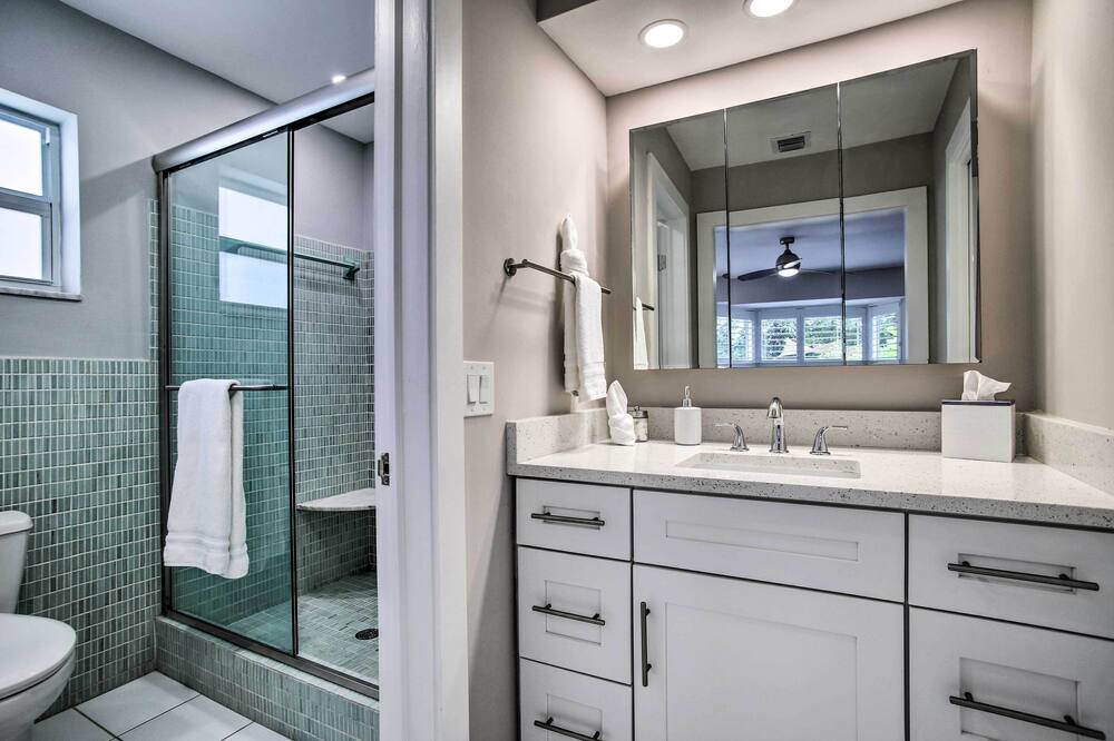 Photo of Bathroom in Coral Ridge Isles