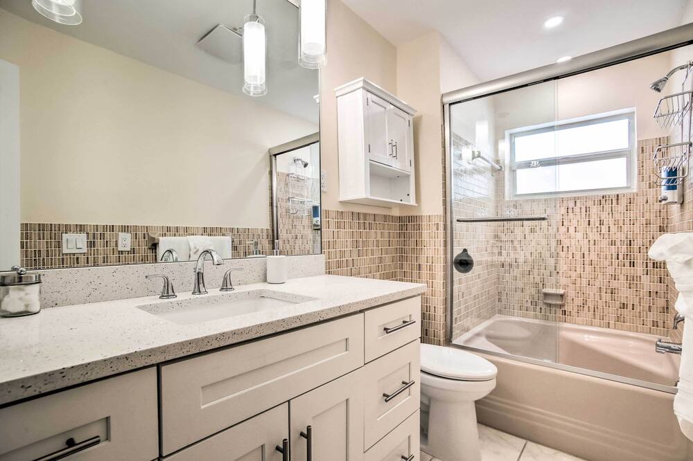 Photo of Bathroom in Coral Ridge Isles