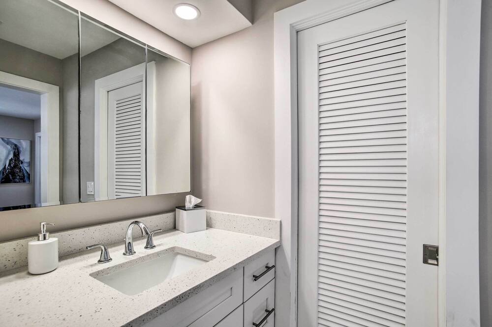 Photo of Bathroom in Coral Ridge Isles