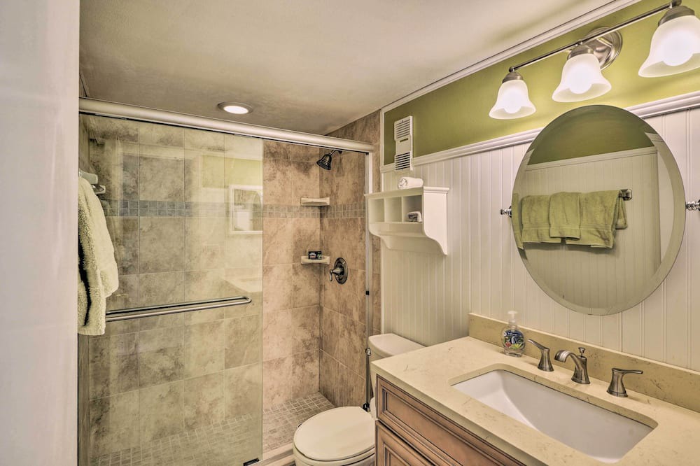 Photo of Bathroom in Point East
