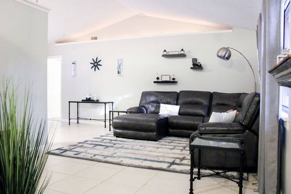 Photo of Livingroom in Jupiter Farms