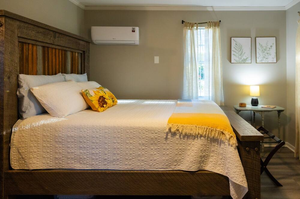 Photo of Bedroom in Benton