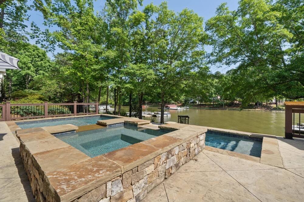 Photo of Others in Reynolds Landing