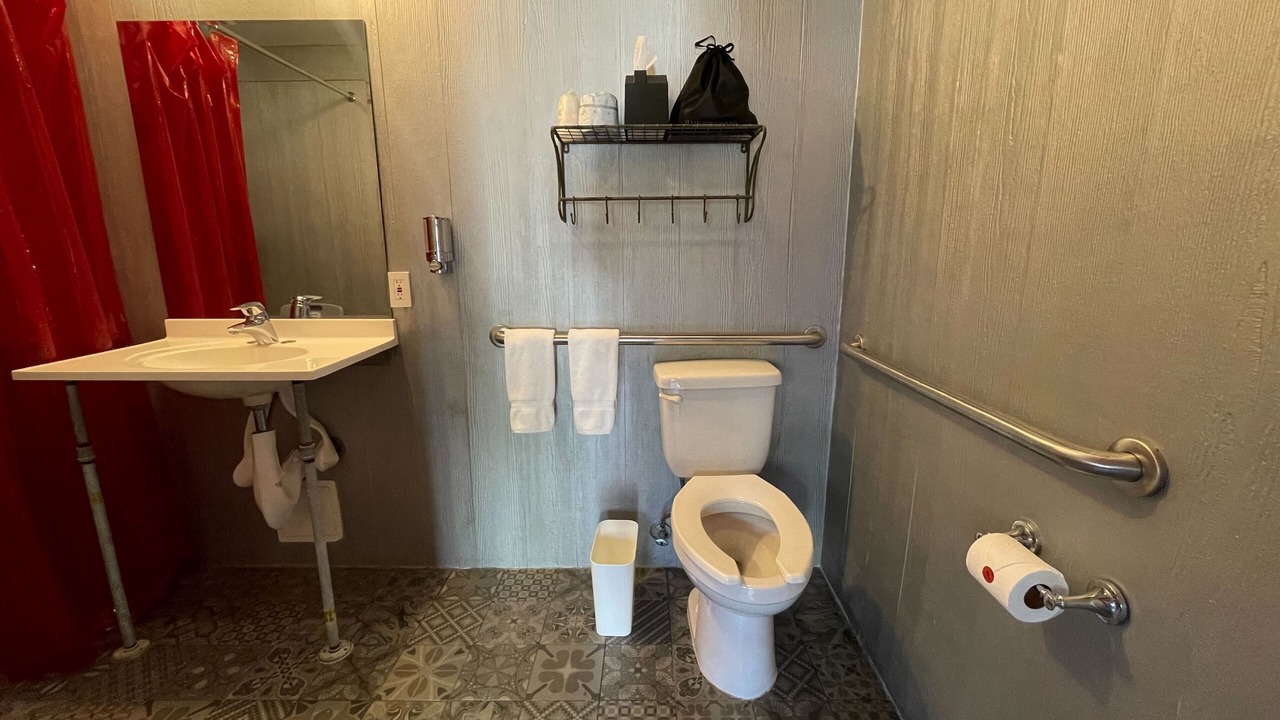 Photo of Bathroom in West Avenue