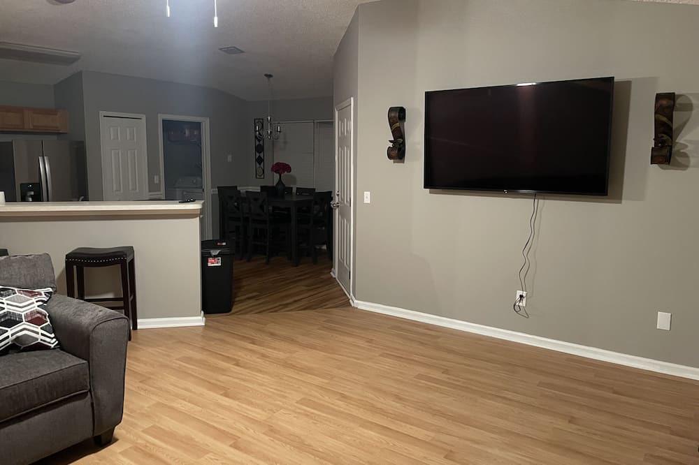 Photo of Livingroom in Northside