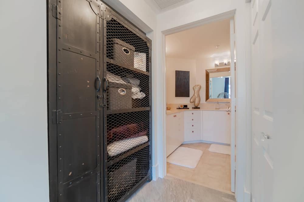 Photo of Bathroom in East Ocean Ave