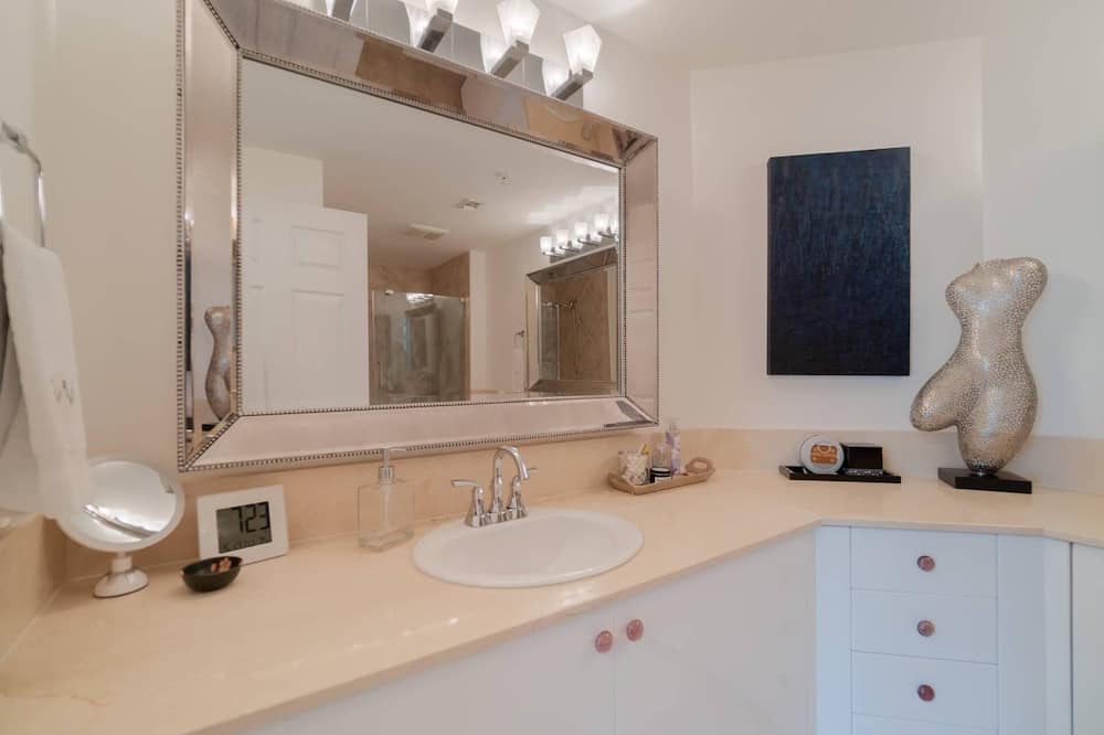 Photo of Bathroom in East Ocean Ave