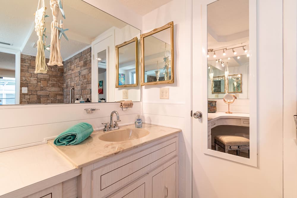 Photo of Bathroom in Jasmine Estates