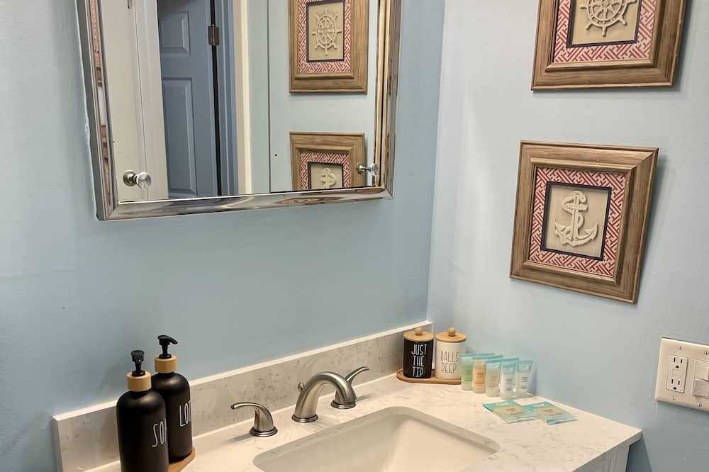 Photo of Bathroom in Smith's Memento
