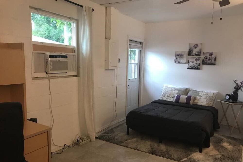Photo of Bedroom in Warm Mineral Springs