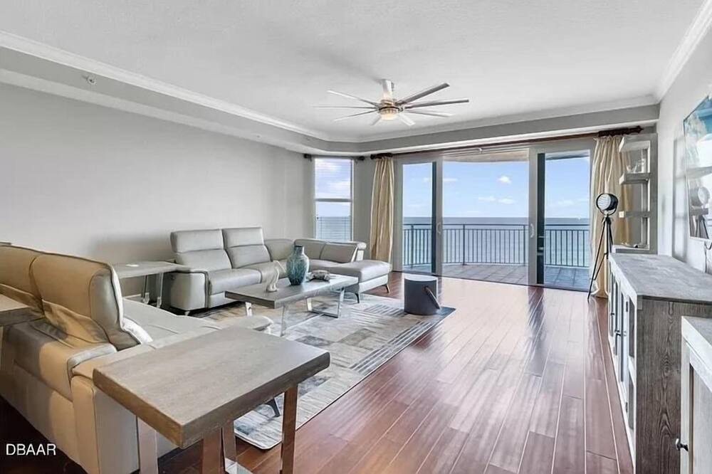 Photo of Livingroom in Bridgeport Heights