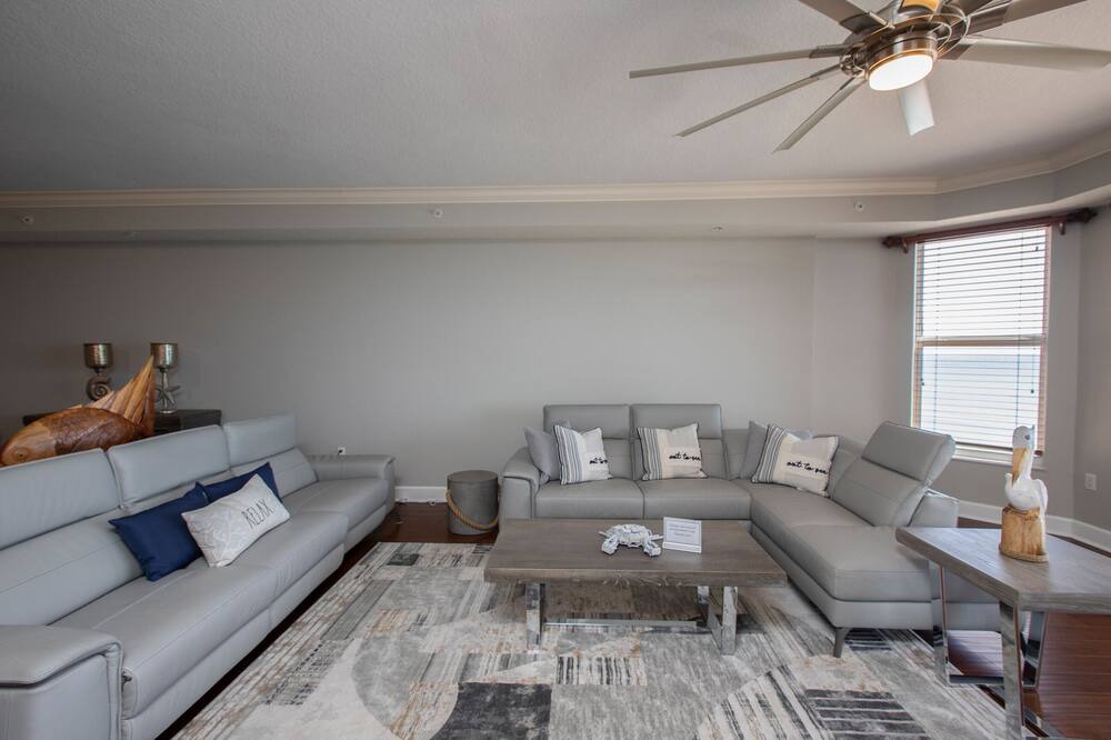 Photo of Livingroom in Bridgeport Heights