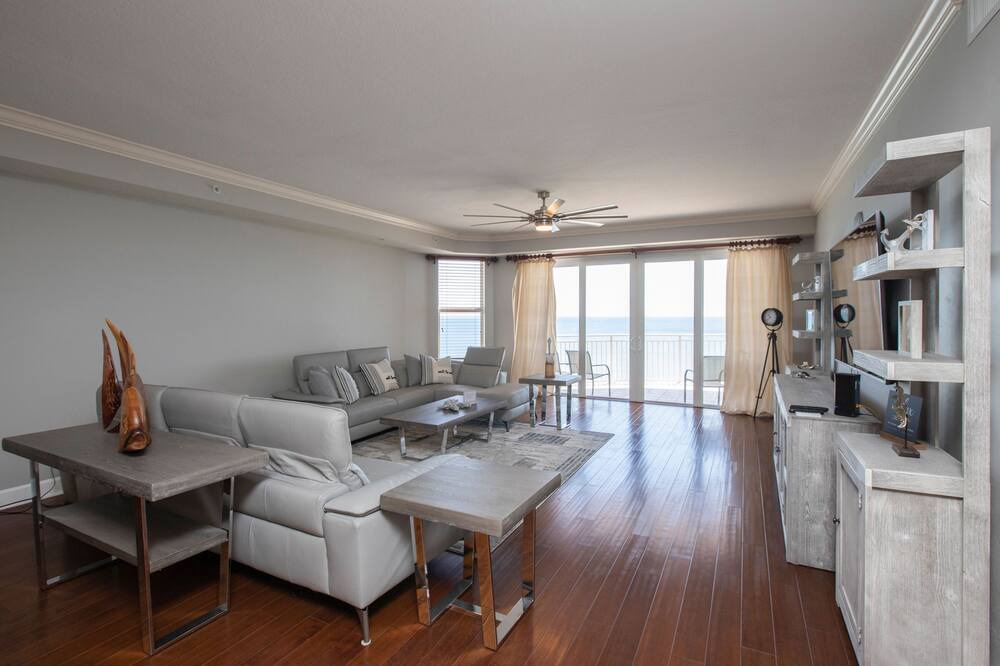 Photo of Livingroom in Bridgeport Heights