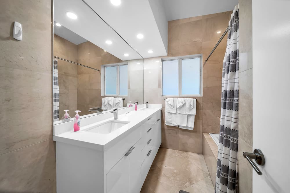 Photo of Bathroom in North Miami Beach