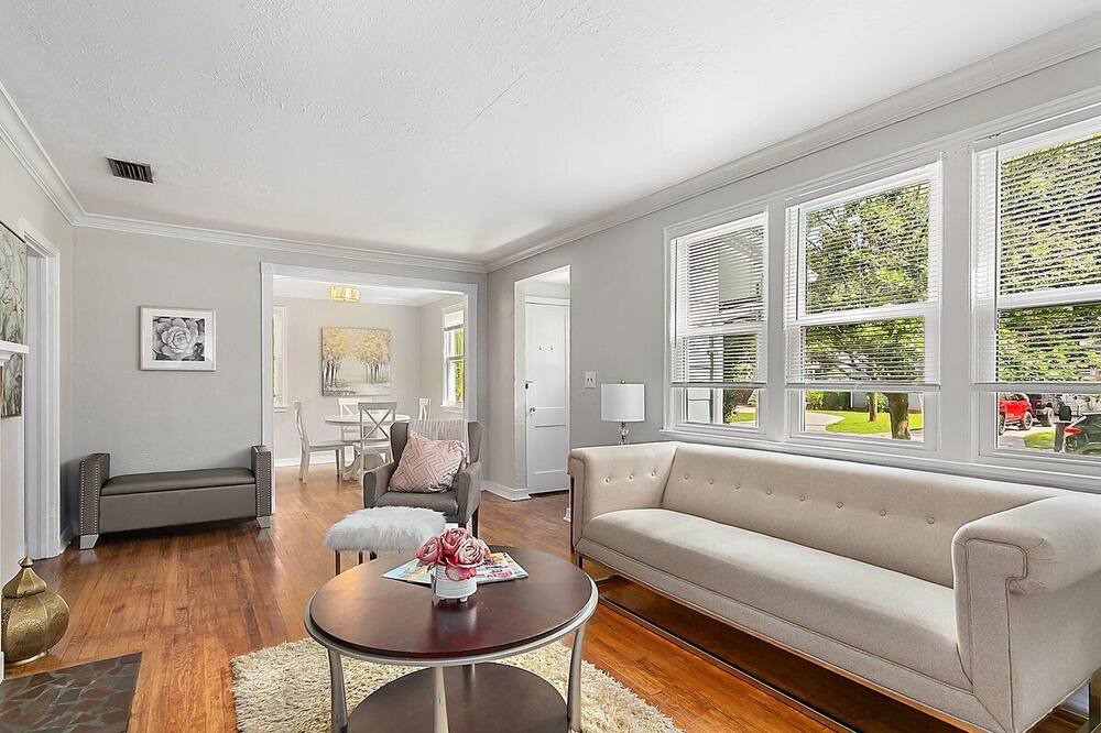 Photo of Livingroom in Avondale