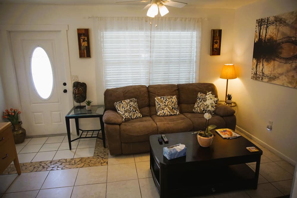 Photo of Livingroom in Fruitville