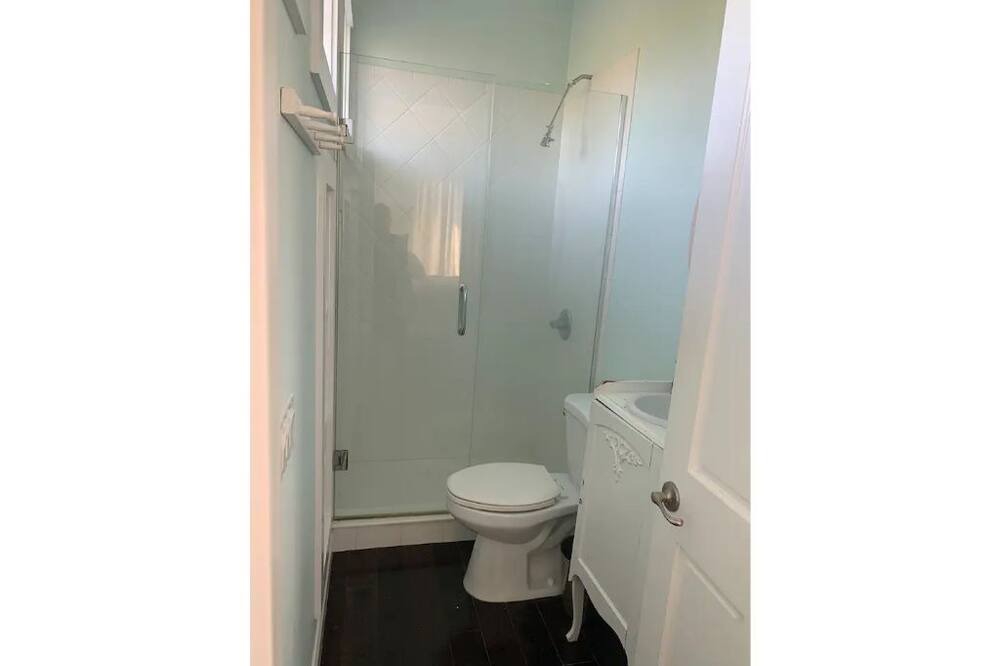 Photo of Bathroom in Edgewater