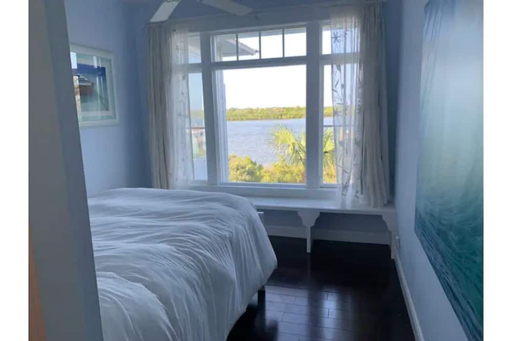 Photo of Bedroom in Edgewater