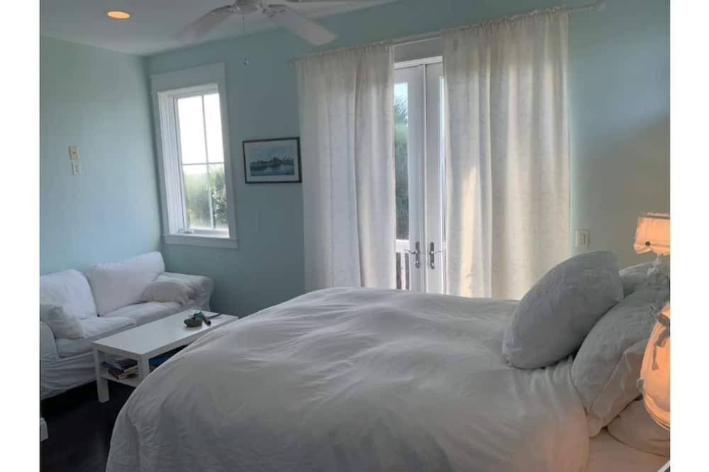 Photo of Bedroom in Edgewater
