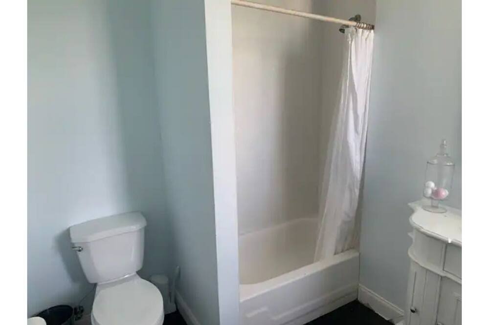 Photo of Bathroom in Edgewater