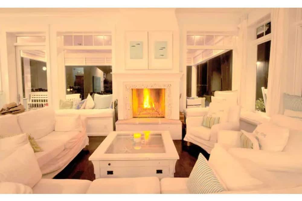 Photo of Livingroom in Edgewater