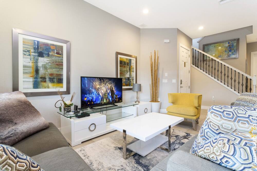 Photo of Livingroom in Crestwynd Bay