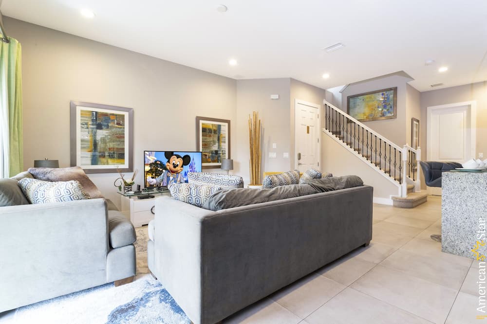 Photo of Livingroom in Crestwynd Bay