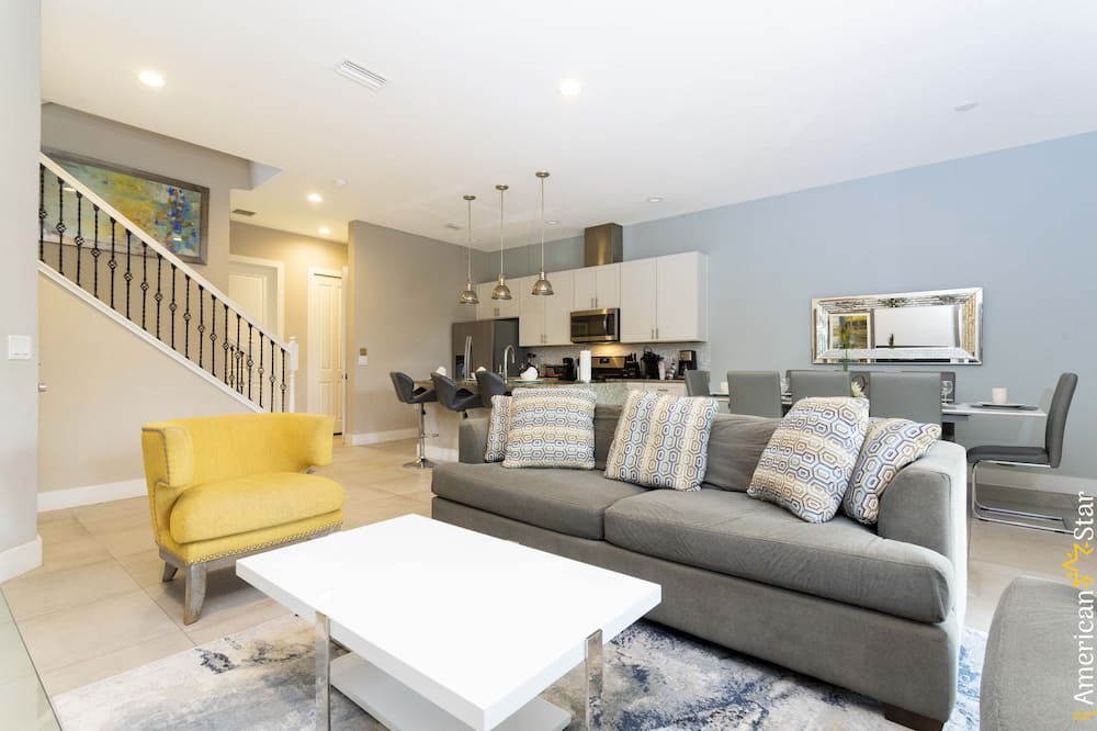 Photo of Livingroom in Crestwynd Bay