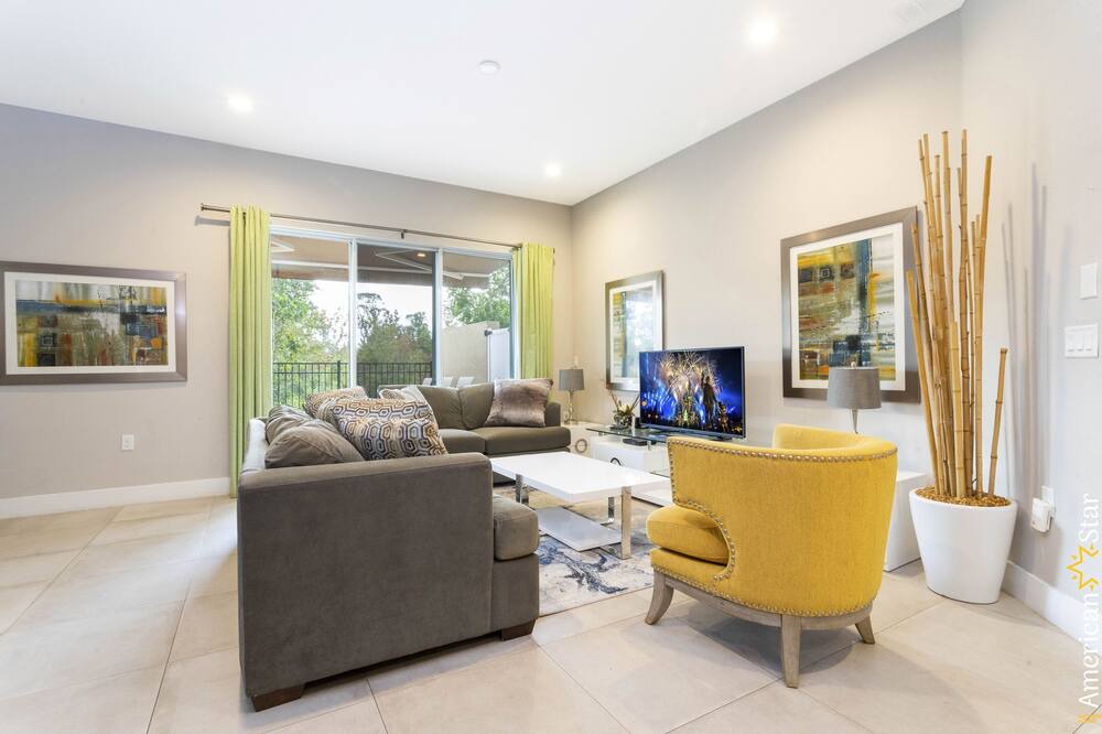 Photo of Livingroom in Crestwynd Bay
