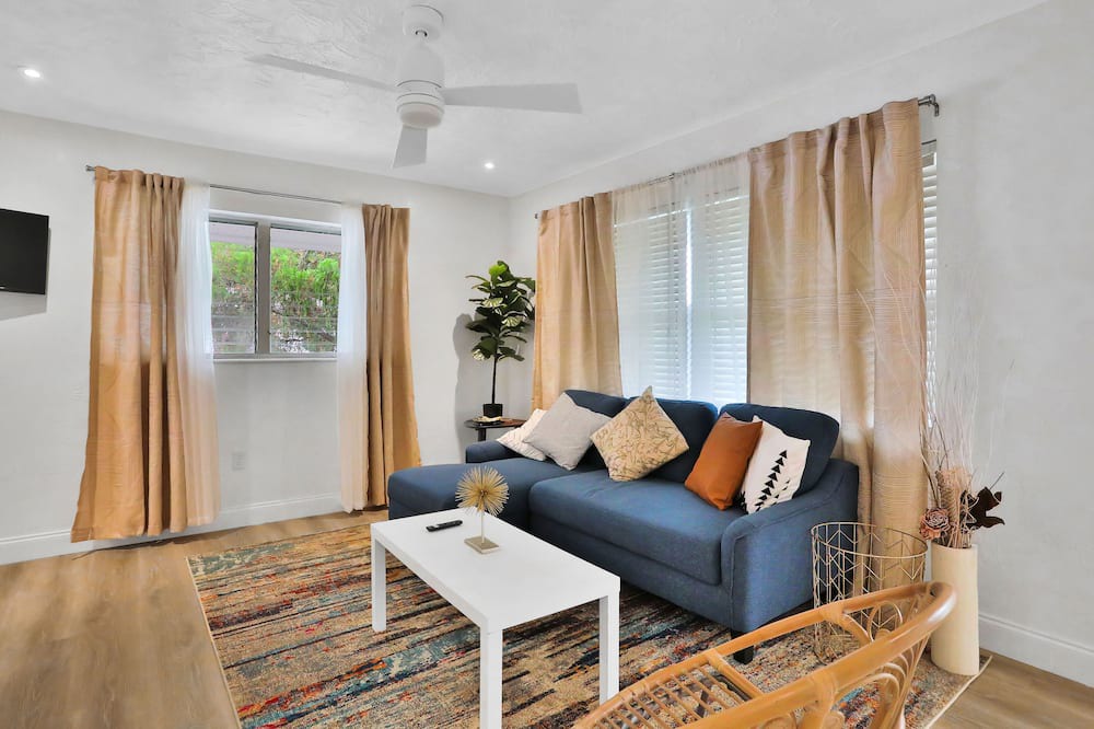 Photo of Livingroom in Sarasota Springs