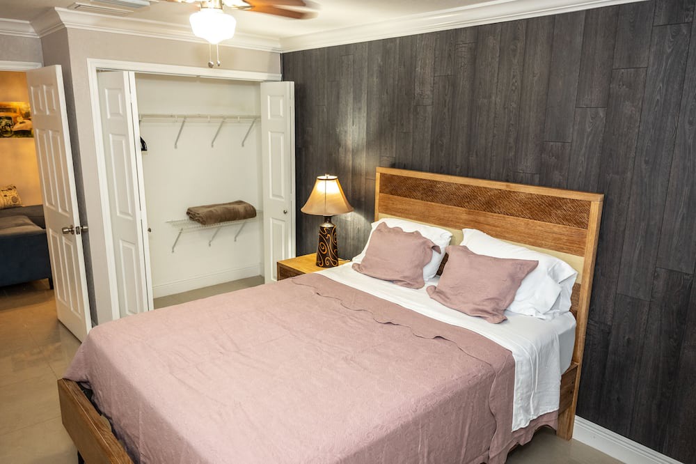 Photo of Bedroom in Egypt Lake-Leto