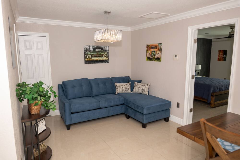 Photo of Livingroom in Egypt Lake-Leto