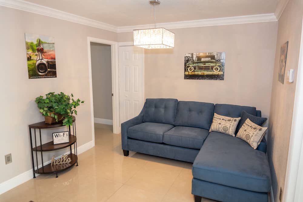 Photo of Livingroom in Egypt Lake-Leto