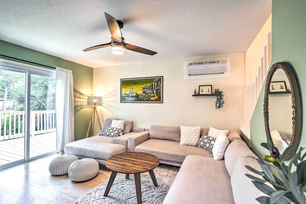 Photo of Livingroom in Historic Old Northeast