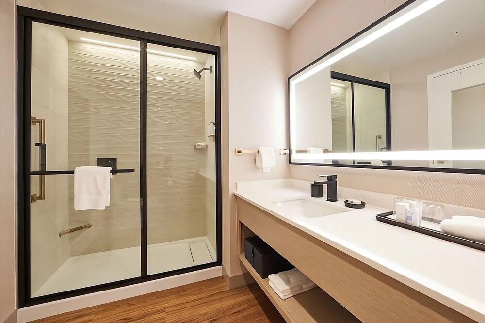 Photo of Bathroom in Baytowne Wharf