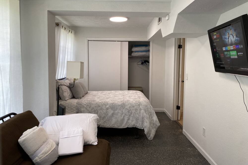 Photo of Bedroom in Murray Hill