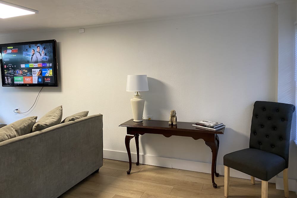 Photo of Livingroom in Murray Hill