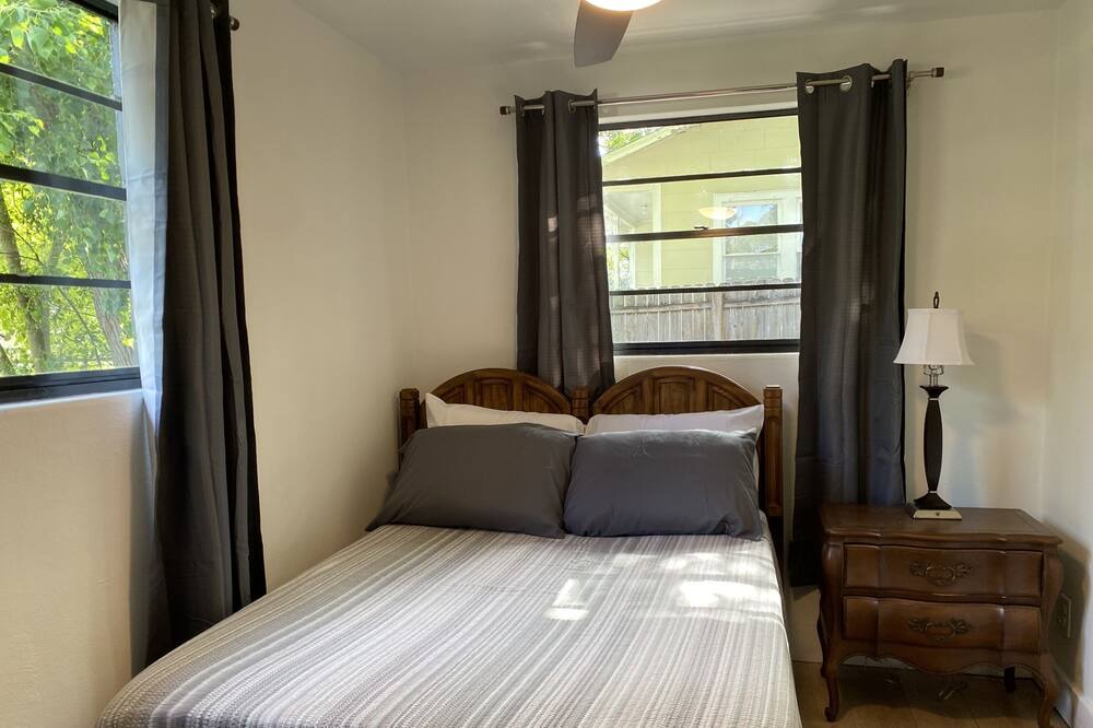 Photo of Bedroom in Murray Hill