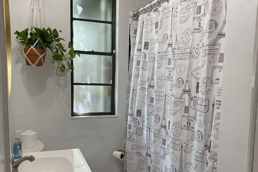 Photo of Bathroom in Murray Hill