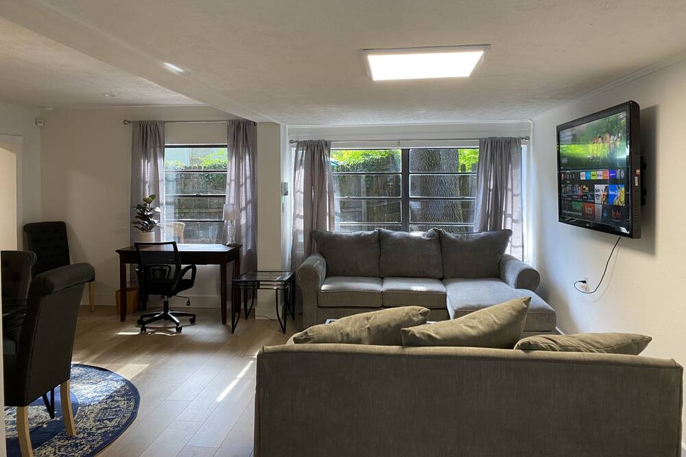 Photo of Livingroom in Murray Hill