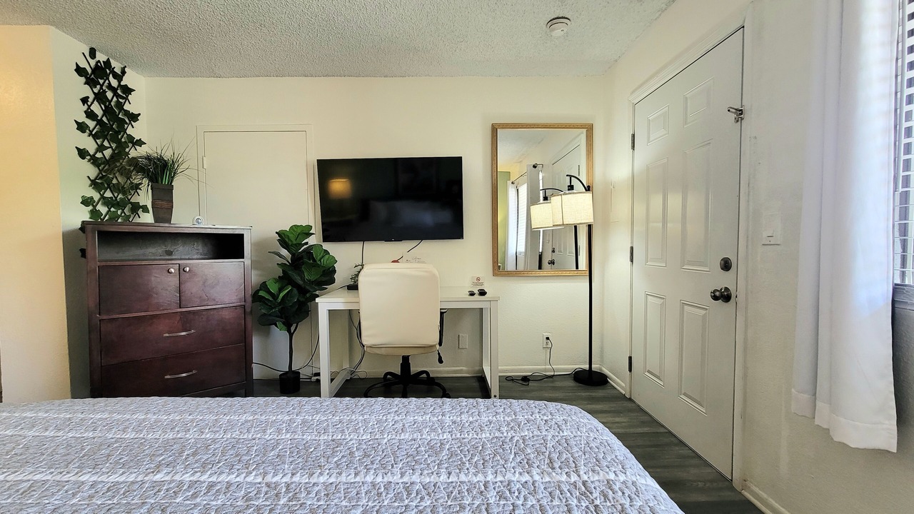 Photo of Bedroom in South Palm Park Neighborhood Association