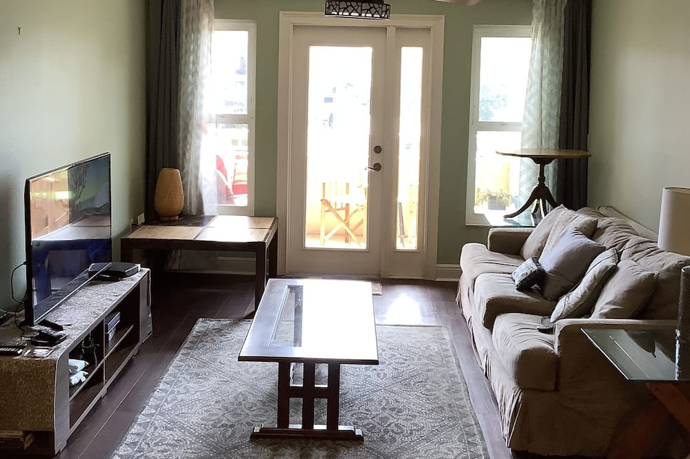 Photo of Livingroom in Downtown Dunedin