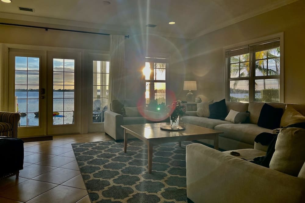 Photo of Livingroom in Indigo Reef Marina Homes