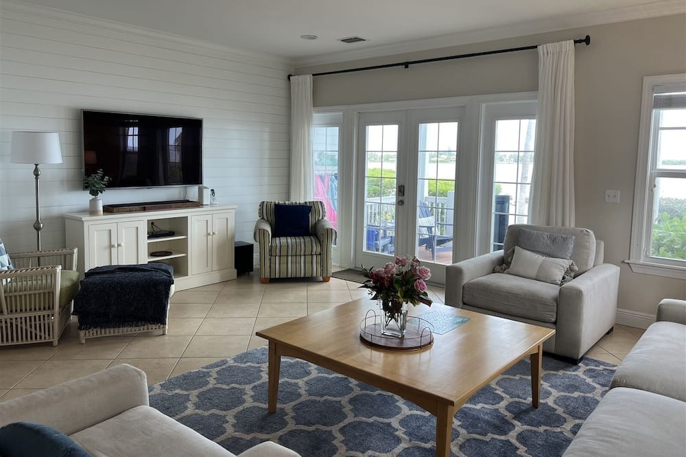 Photo of Livingroom in Indigo Reef Marina Homes