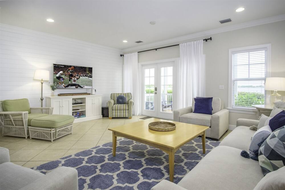 Photo of Livingroom in Indigo Reef Marina Homes