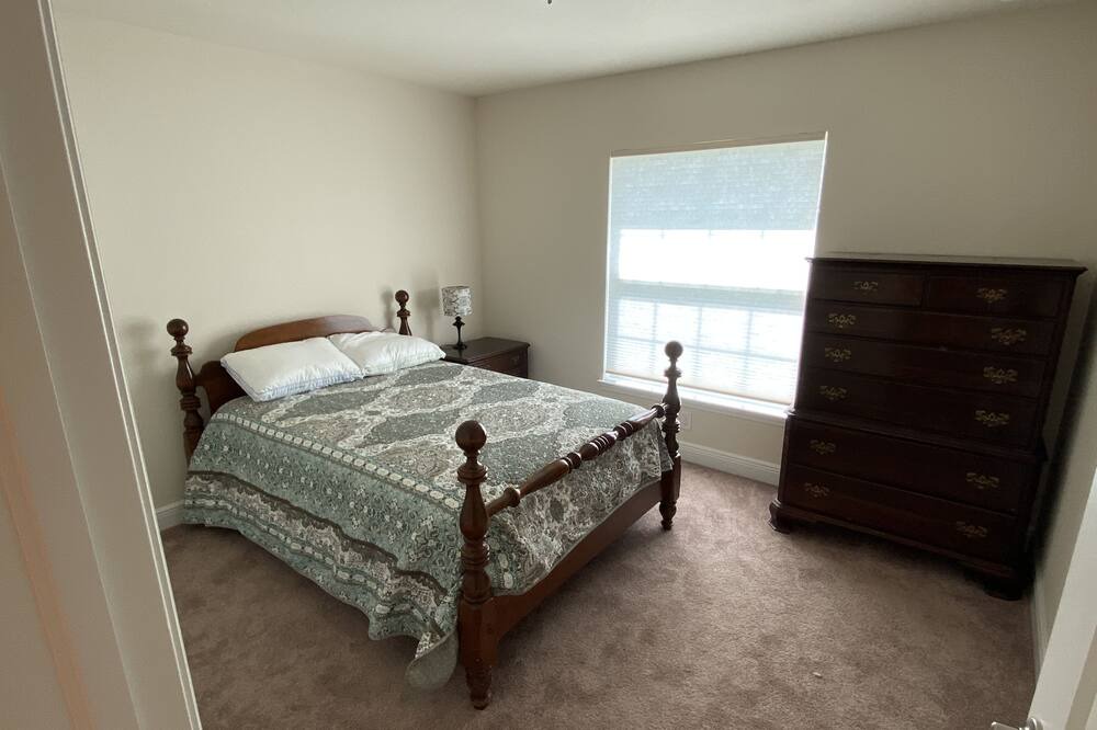 Photo of Bedroom in Mirror Lakes