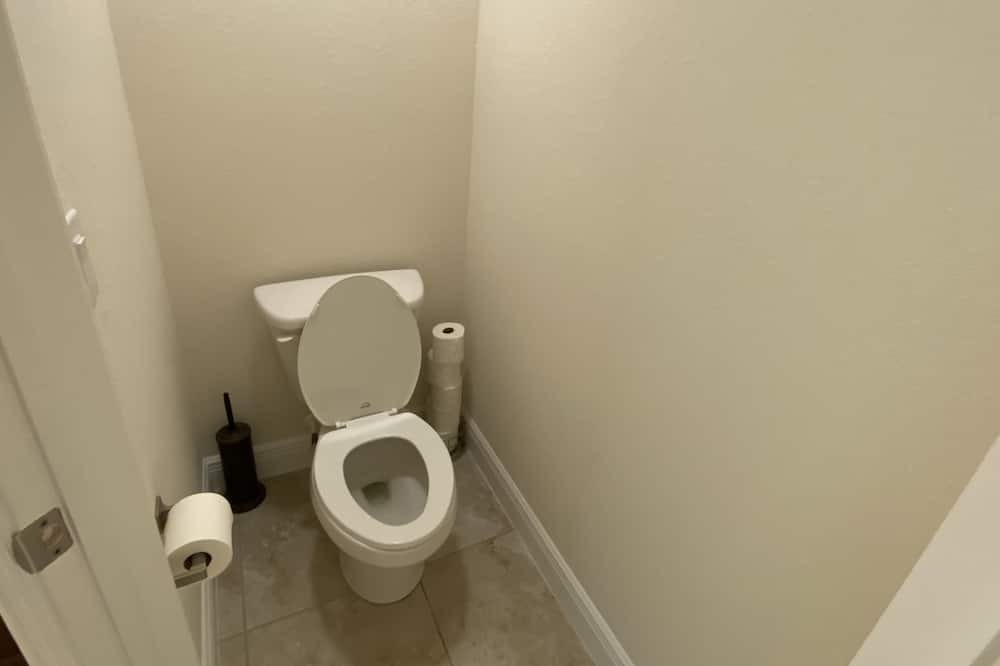 Photo of Bathroom in Mirror Lakes